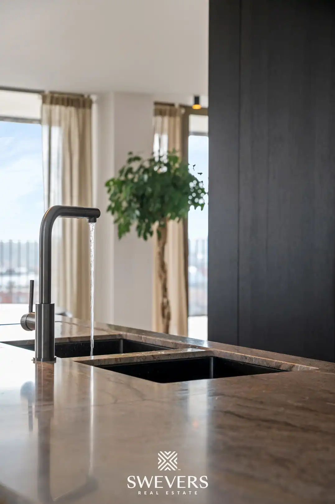 Uniek en luxueus penthouse van 222 m² op 8 ste verdieping in centrum Beringen  foto 14