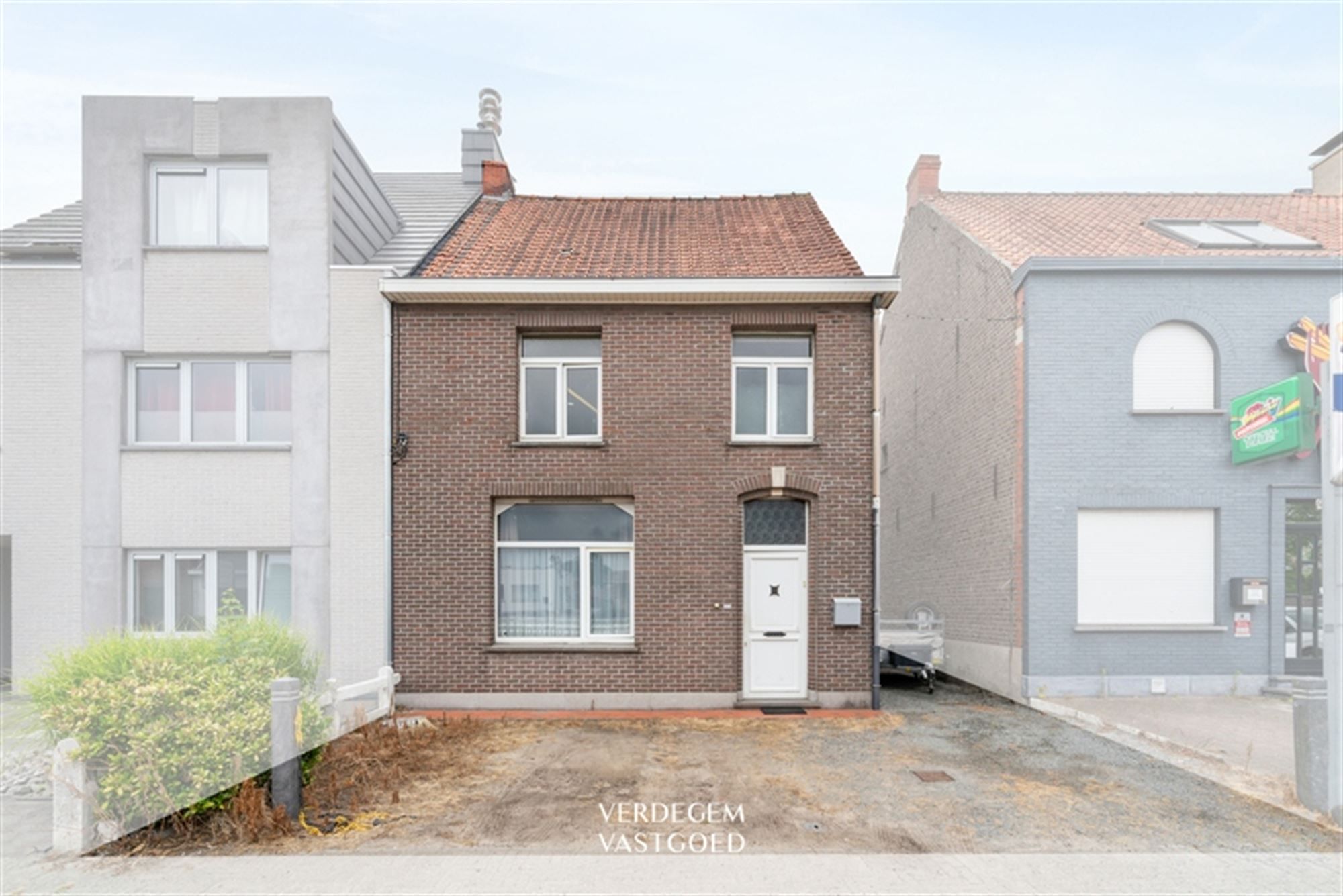 Hoofdfoto van de publicatie: Halfopen woning met 3 slaapkamers, garage en perceel van 660m²