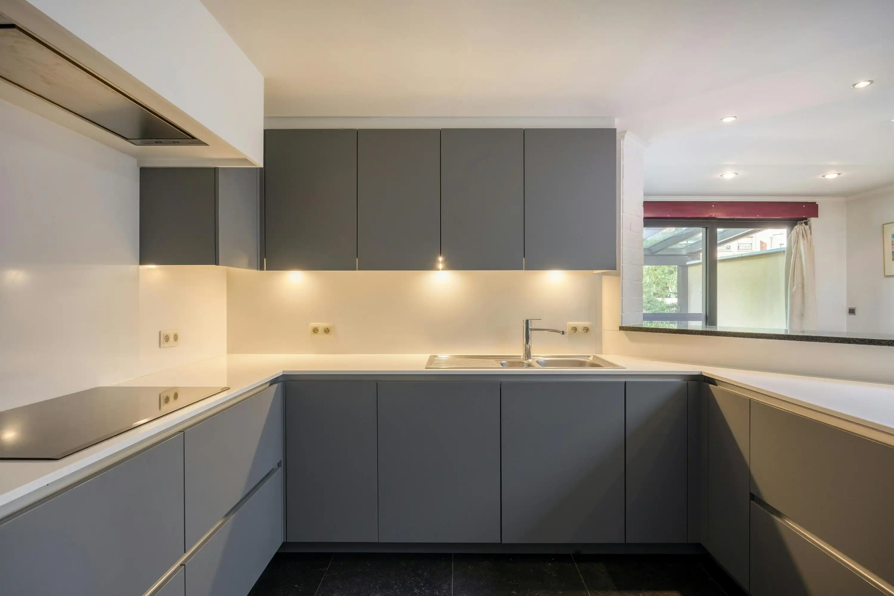 Huis met 4 kamers en tuin te koop vlakbij het Rivierenhof!  foto 9