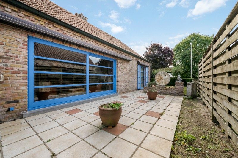 Charmante woning op hoekperceel van 551 ca met veel potentieel foto 13