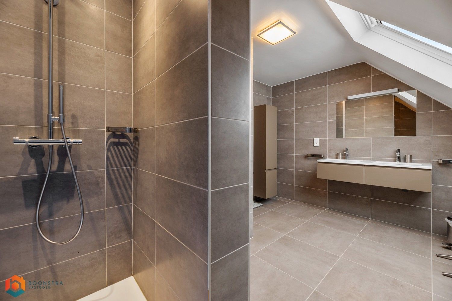 Stijlvolle villa met prachtige tuin, 3 slaapkamers en mogelijkheid tot vrij beroep foto 25