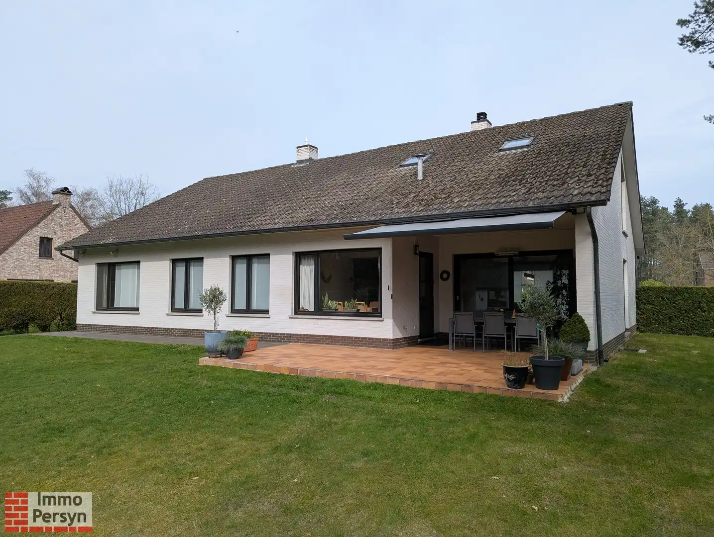 Ruime woning midden in een groene omgeving foto 32