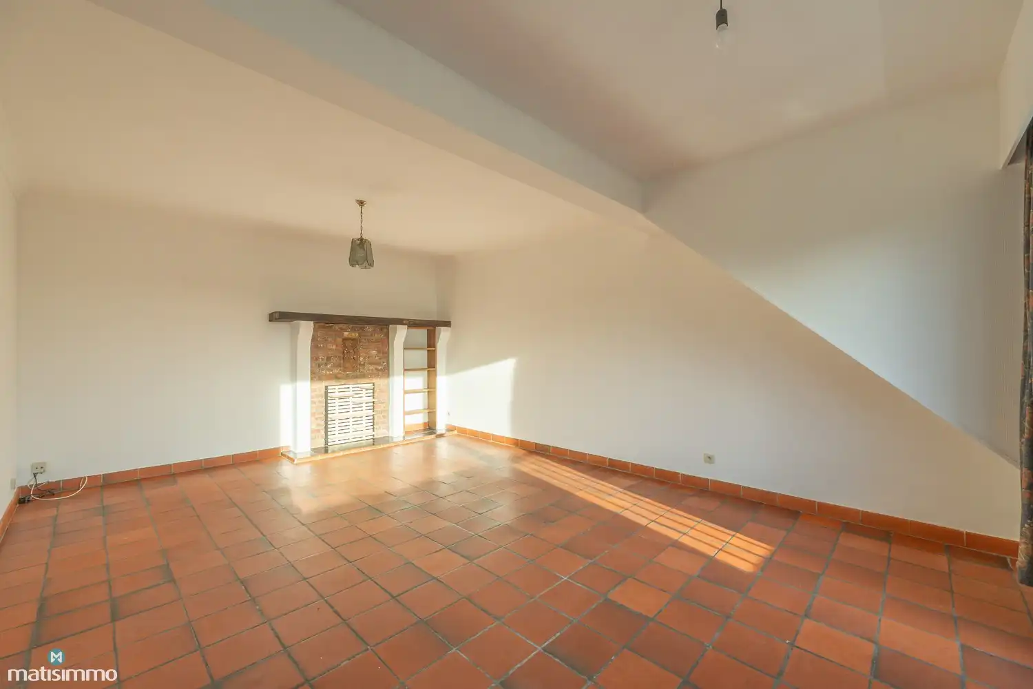 VERZORGD APPARTEMENT MET 2 SLAAPKAMERS, TERRAS EN AUTOSTAANPLAATS NABIJ HET CENTRUM VAN BILZEN foto 3