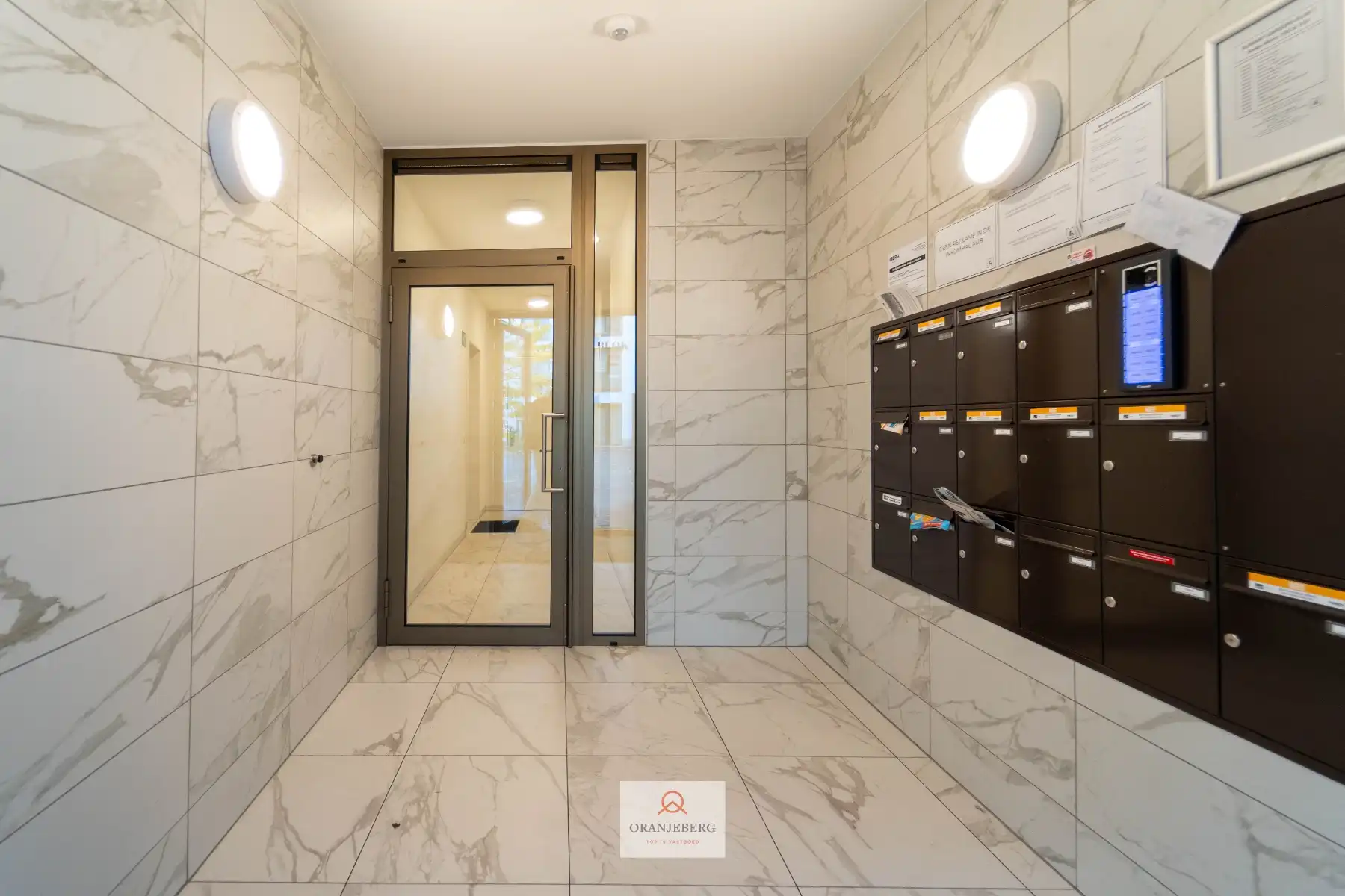 Moderne gelijkvloerse studio met terras te Gent foto 5