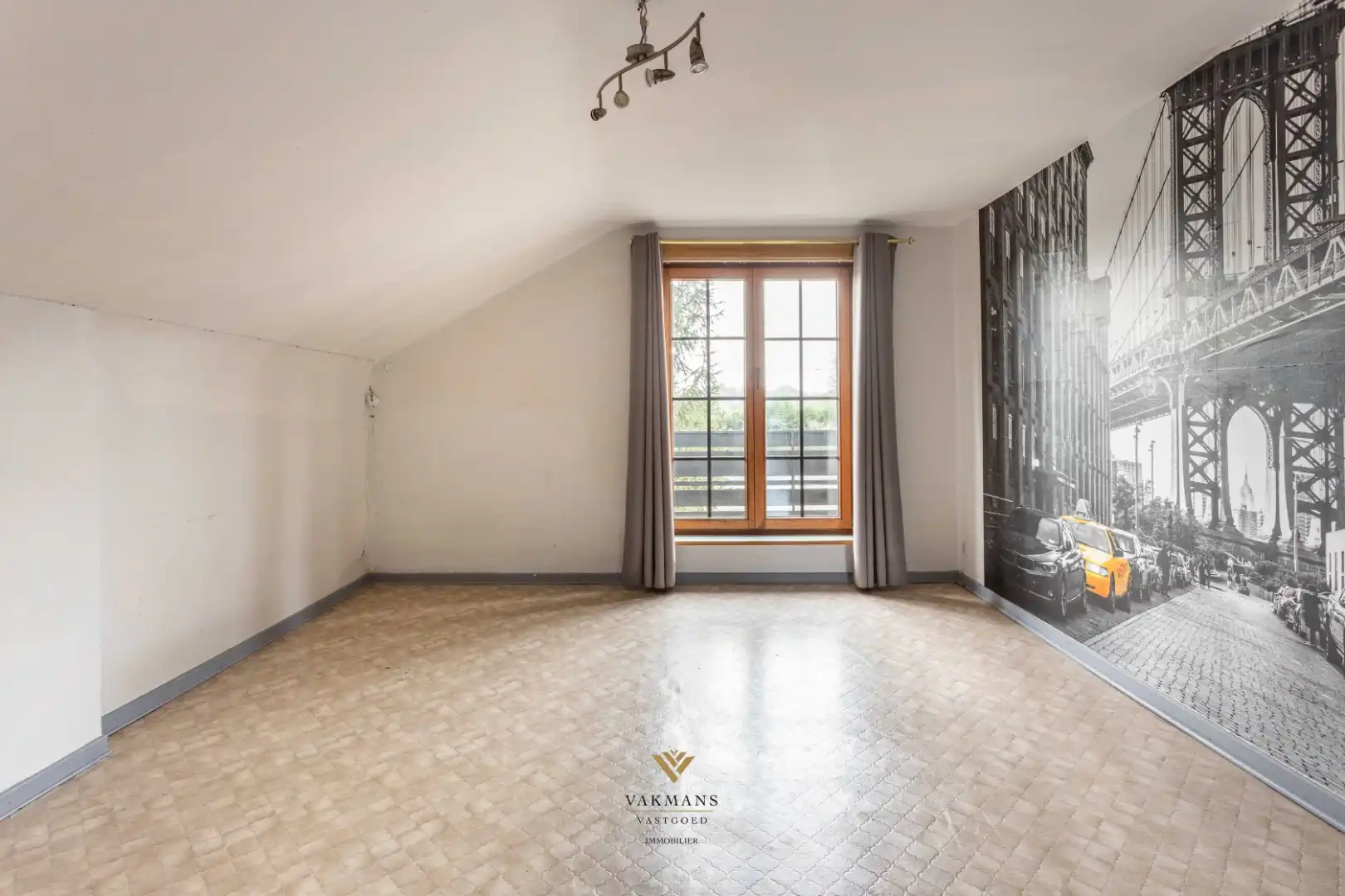 Ruime en charmante alleenstaande woning met 5 slaapkamers en 2 badkamers foto 28