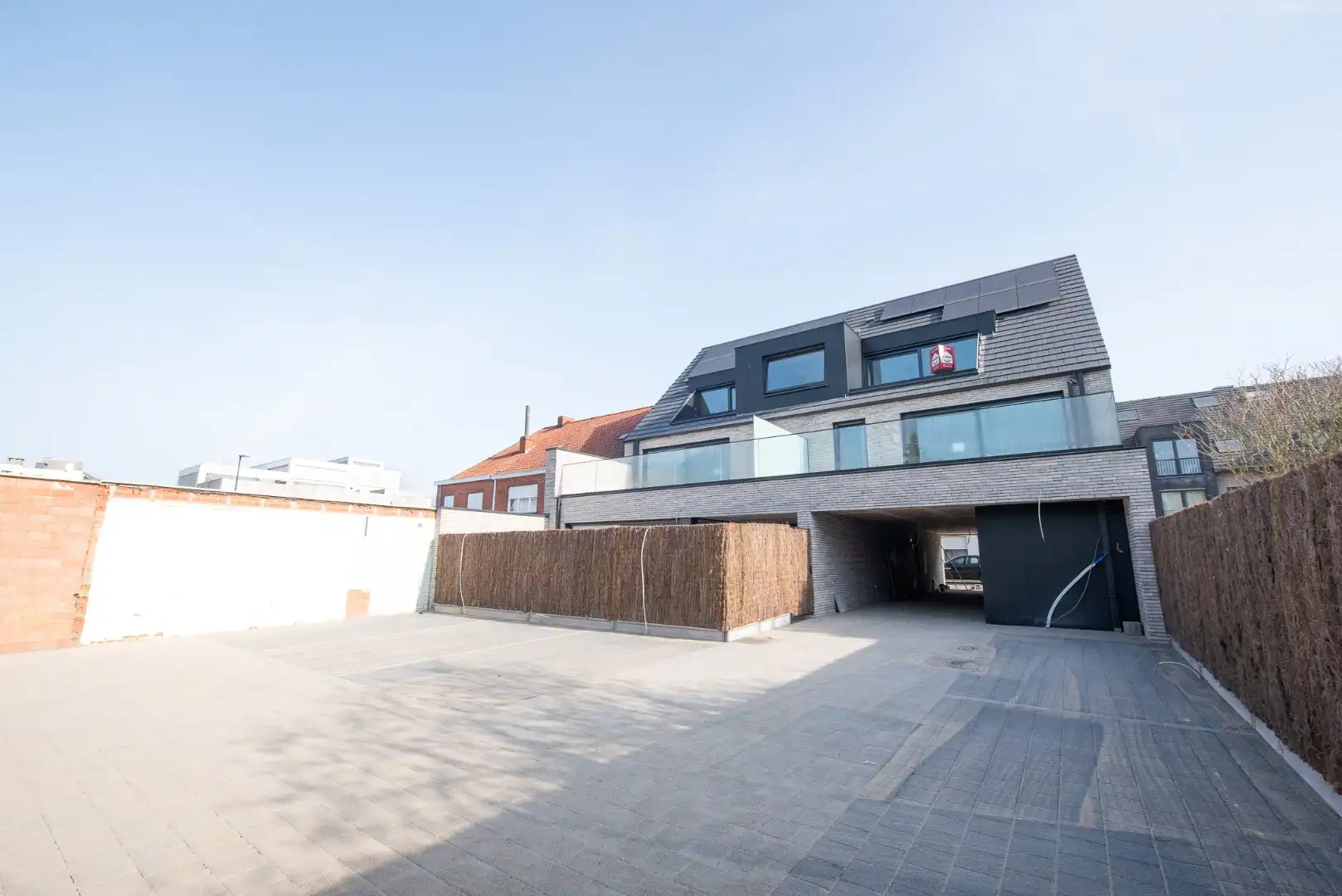 Nieuwbouwappartement (6%) te koop centrum Waregem: Dakappartement met 1 slaapkamer en leuk terras. foto 2