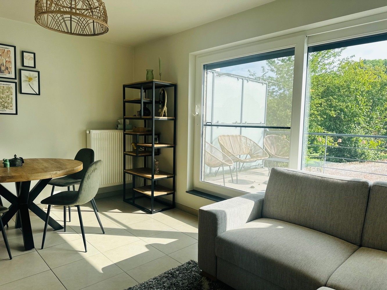 Instapklaar duplex-appartement met terras en autostaanplaats te huur in Rummen. foto 3