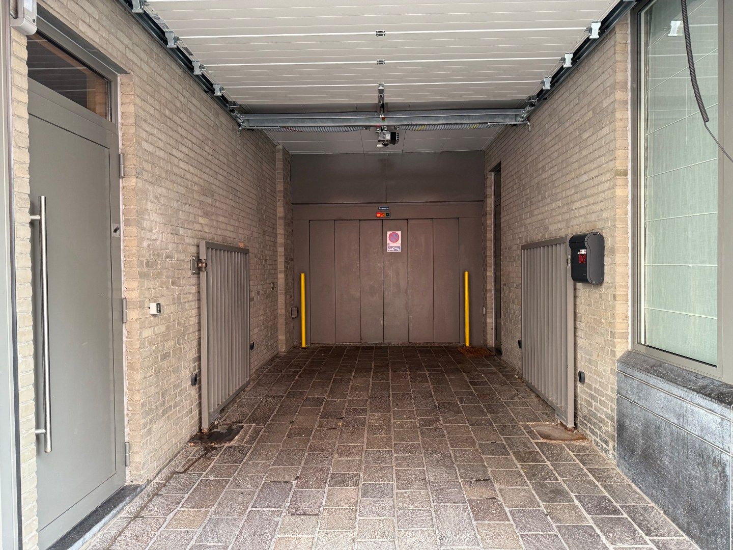 Ondergondse garage in het hart van Brugge! foto 3