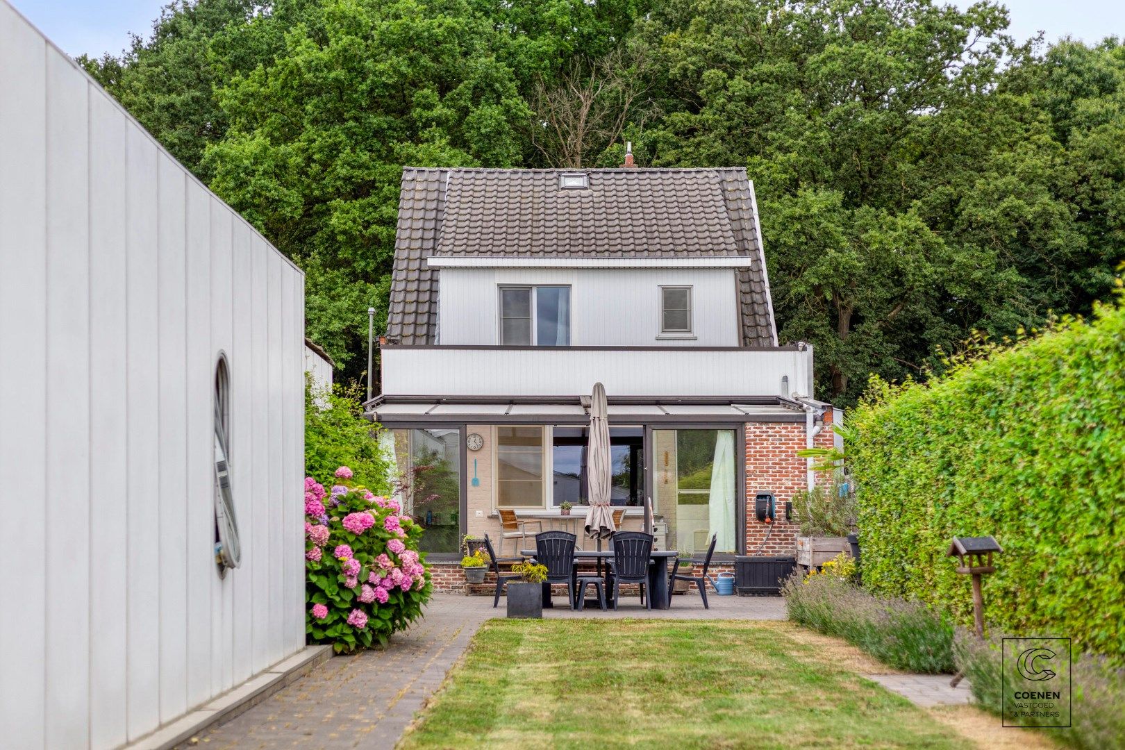 Instapklare woning met 2 slpk, ruime garage en zonnige tuin op TOPlocatie te Wommelgem!  foto 32