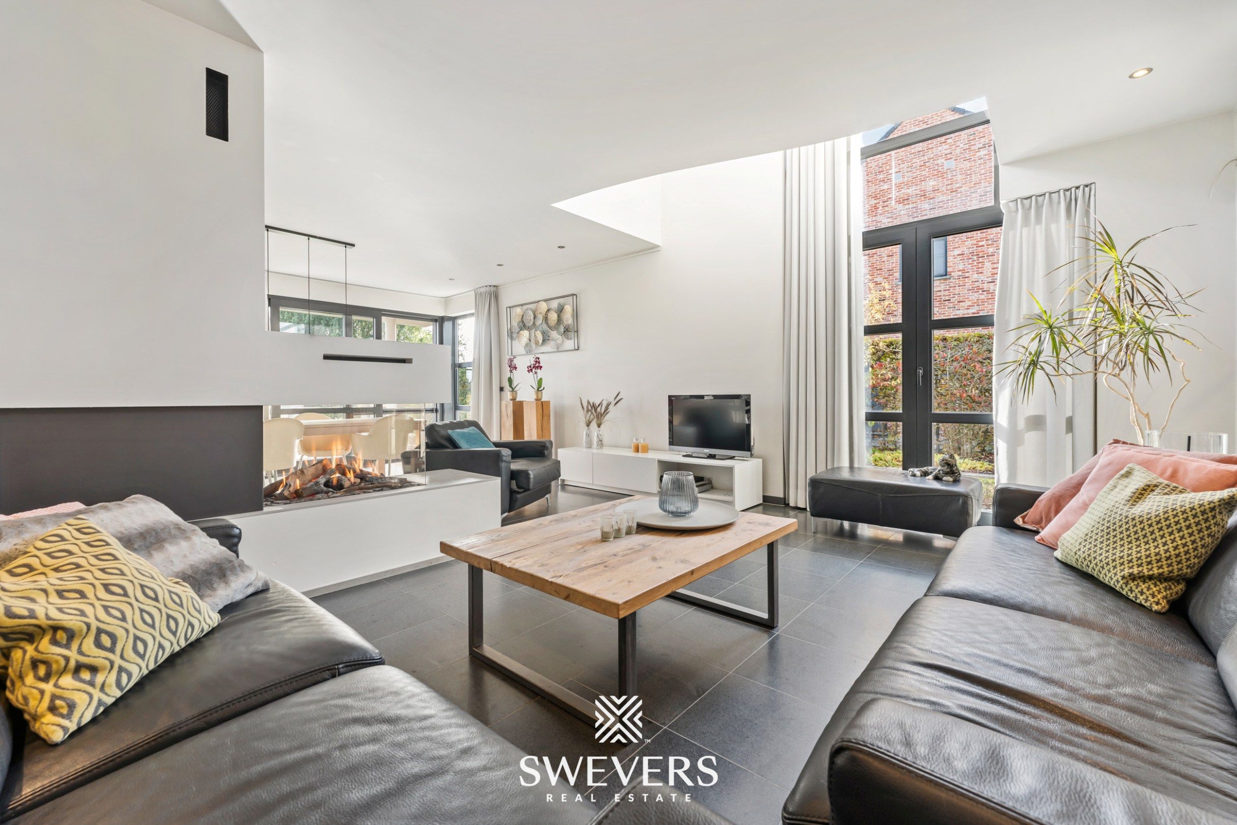 Gezinswoning met 4 slaapkamers op perceel van 18a 50ca foto 2