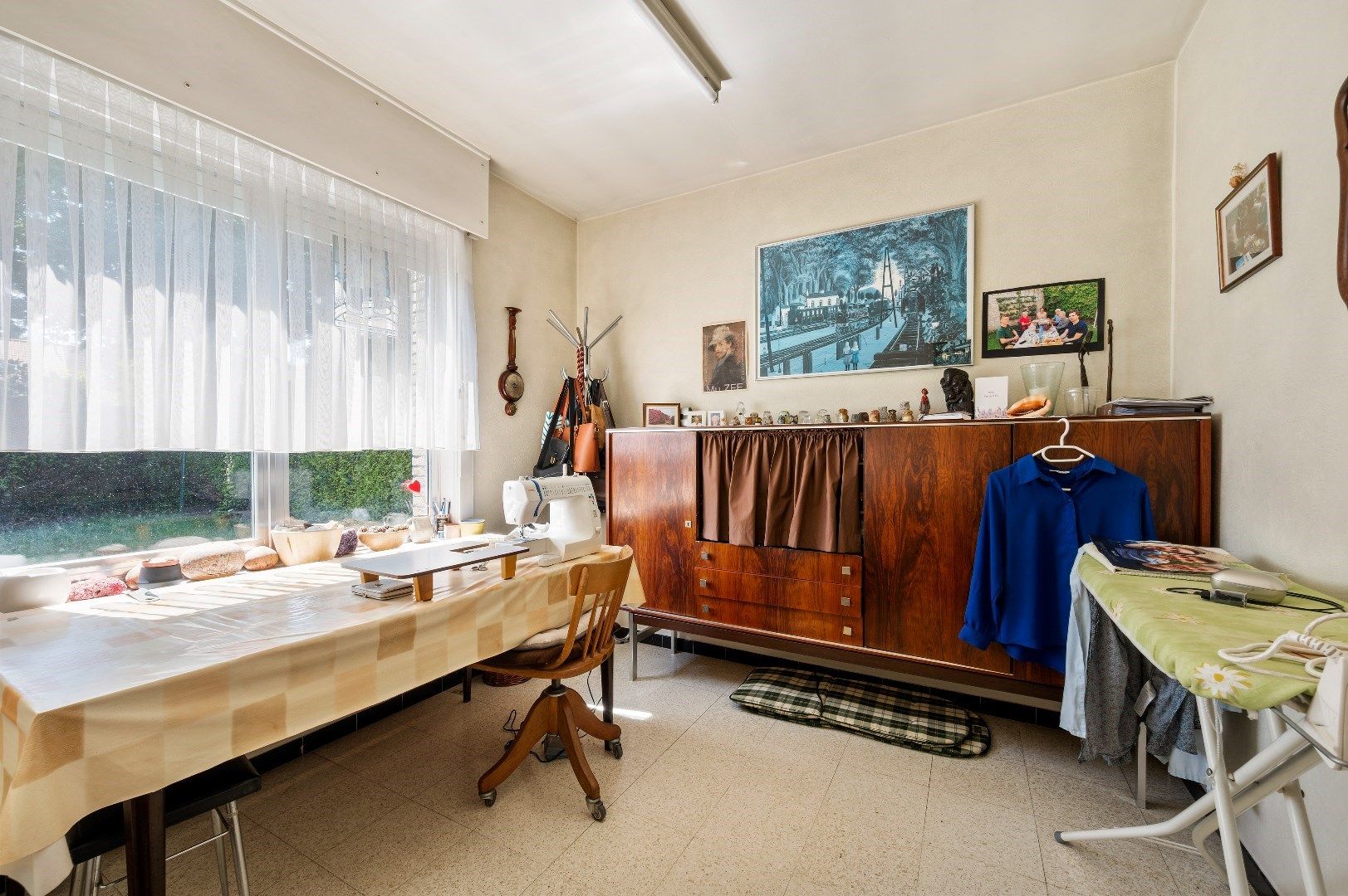 Villa met 3 ruime slaapkamers, garage en tuin in het centrum. foto 8