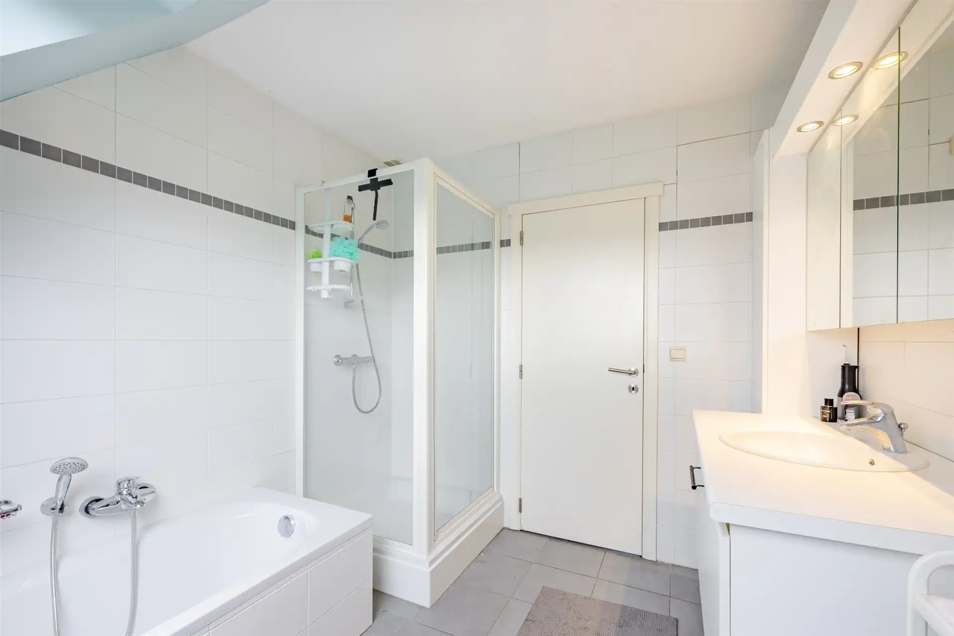 Rustig gelegen duplex appartement met carport foto 14