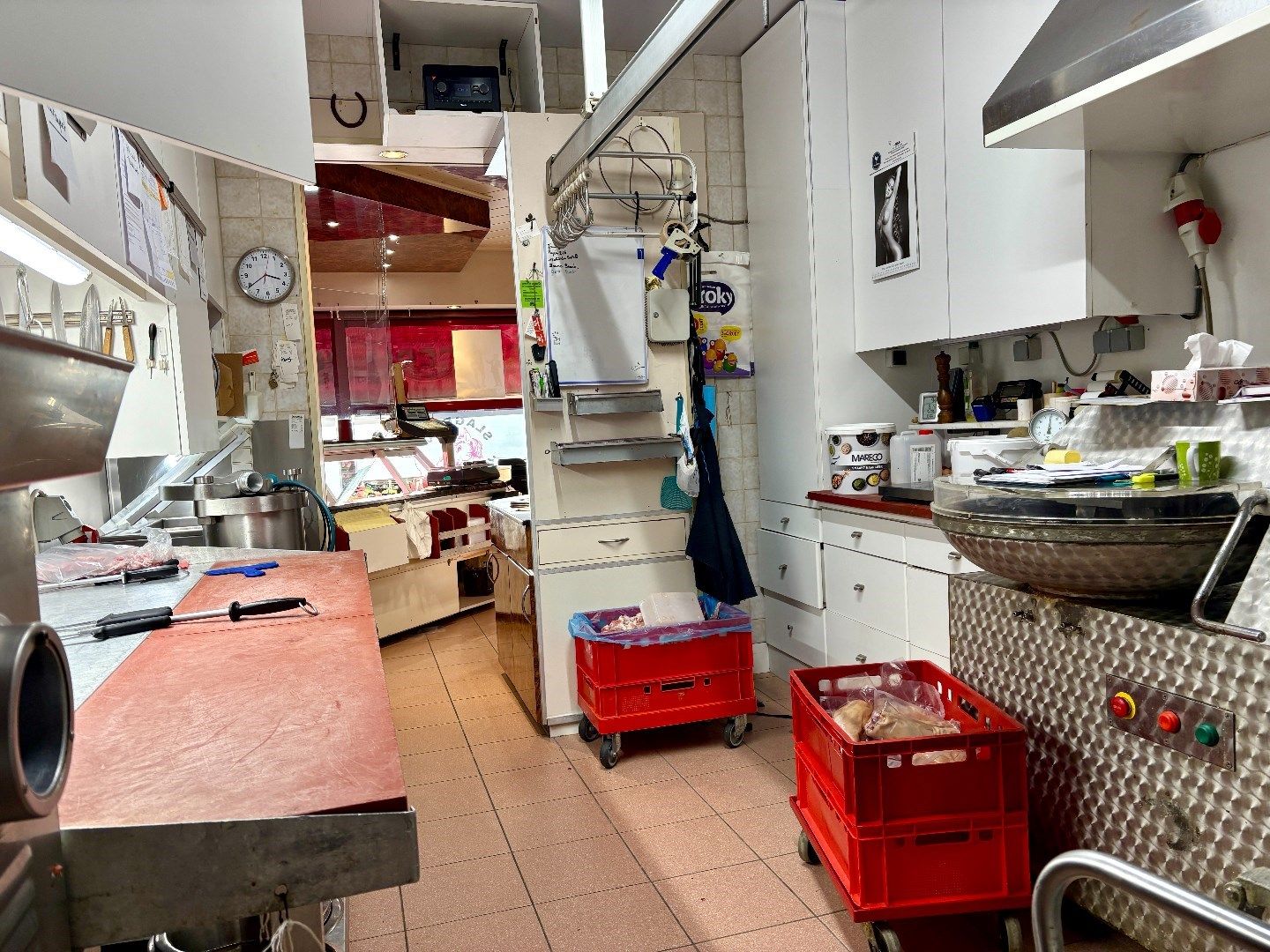 Volledig geïnstalleerde slagerij op gekende ligging te Kuurne. foto 7