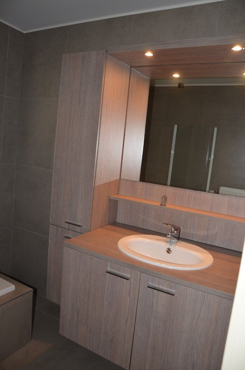 Gelijkvloers recent appartement met tuin. foto 4