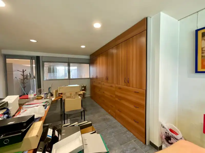 Opbrengsteigendom met handelspand en 2 appartementen met 2 slaapkamers foto 4