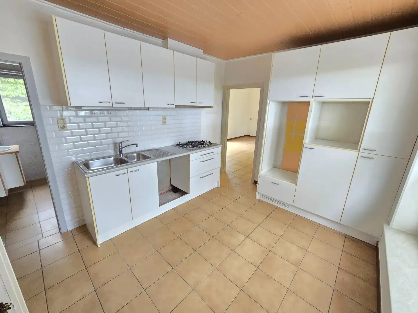 Te renoveren woning met 4 slpk's + loods te Wulpen foto 5