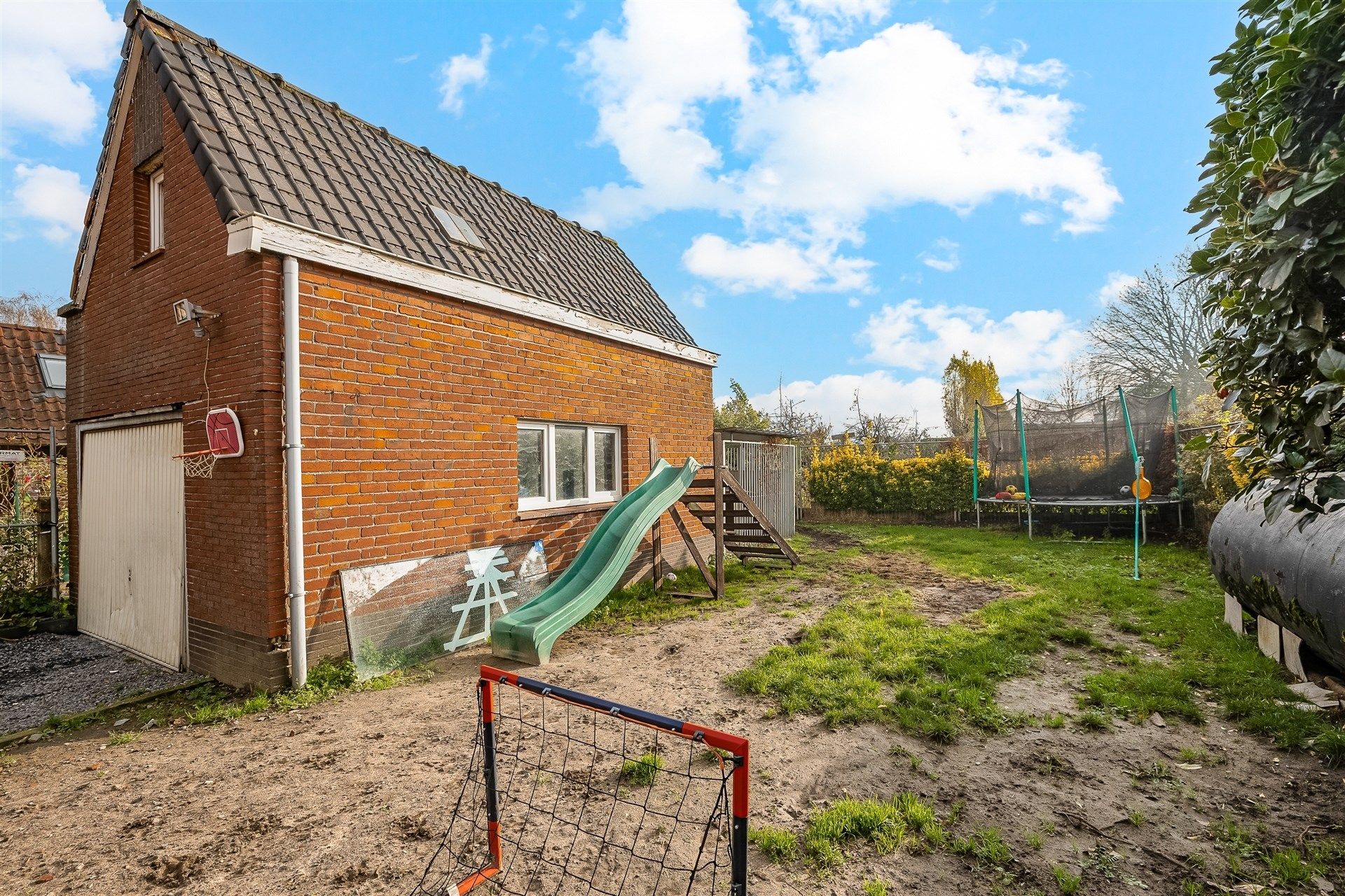 Op te frissen woning met supertoffe tuin, nabij het centrum! foto 20