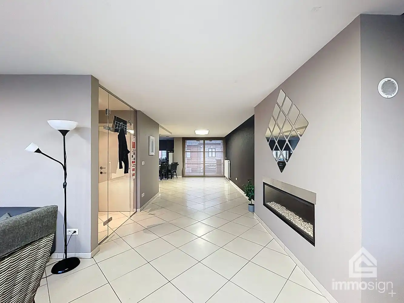 Ruim appartement met groot terras, 2 slaapkamers en carport in Peer centrum foto 8