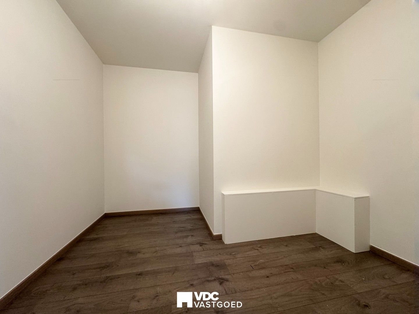 Zeer mooi en ruim duplex-appartement met 4 slaapkamers en groot terras in groene omgeving foto 13