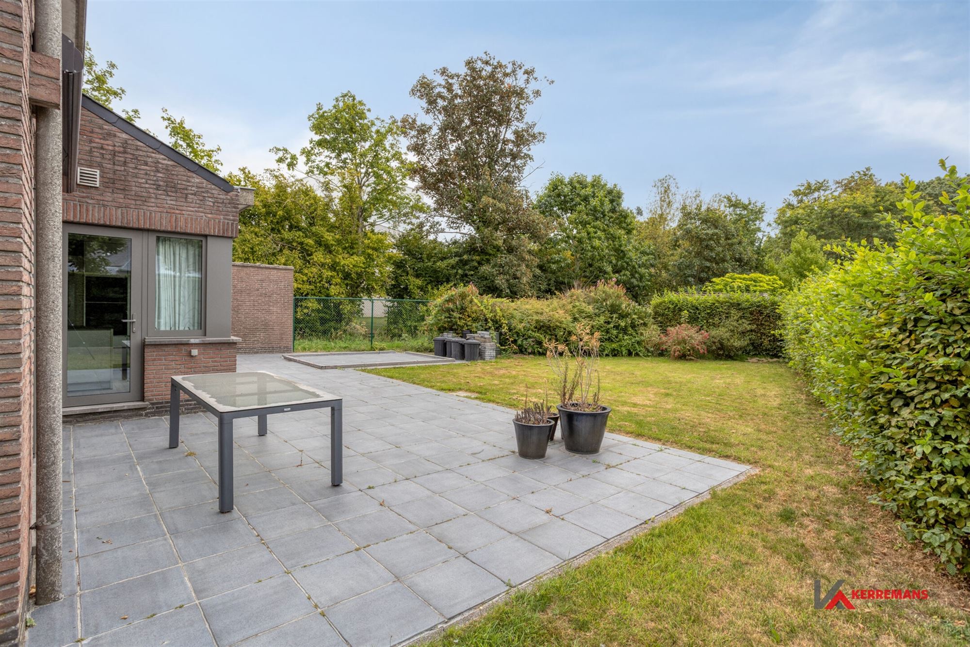 Woning met 3 slaapkamers, garage en tuin.  foto 23