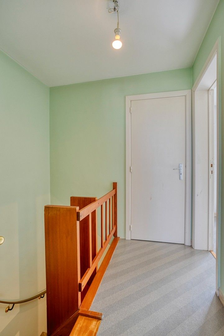 Op te frissen woning met kantoorruimte en garage te Sint-Michiels foto 14