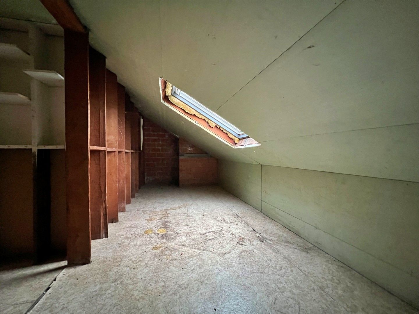 Prachtig gerenoveerd appartement met 2 slaapkamers, garagebox en zolderberging te huur te Wondelgem foto 16