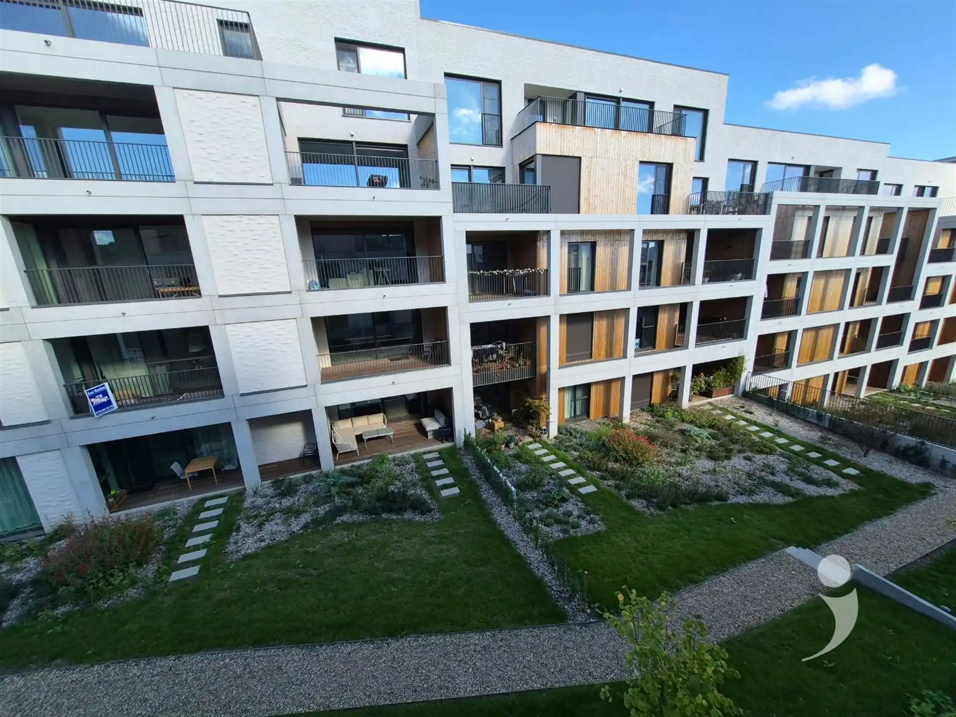Nieuwbouw appartement met dubbele staanplaats voor de wagen foto 15