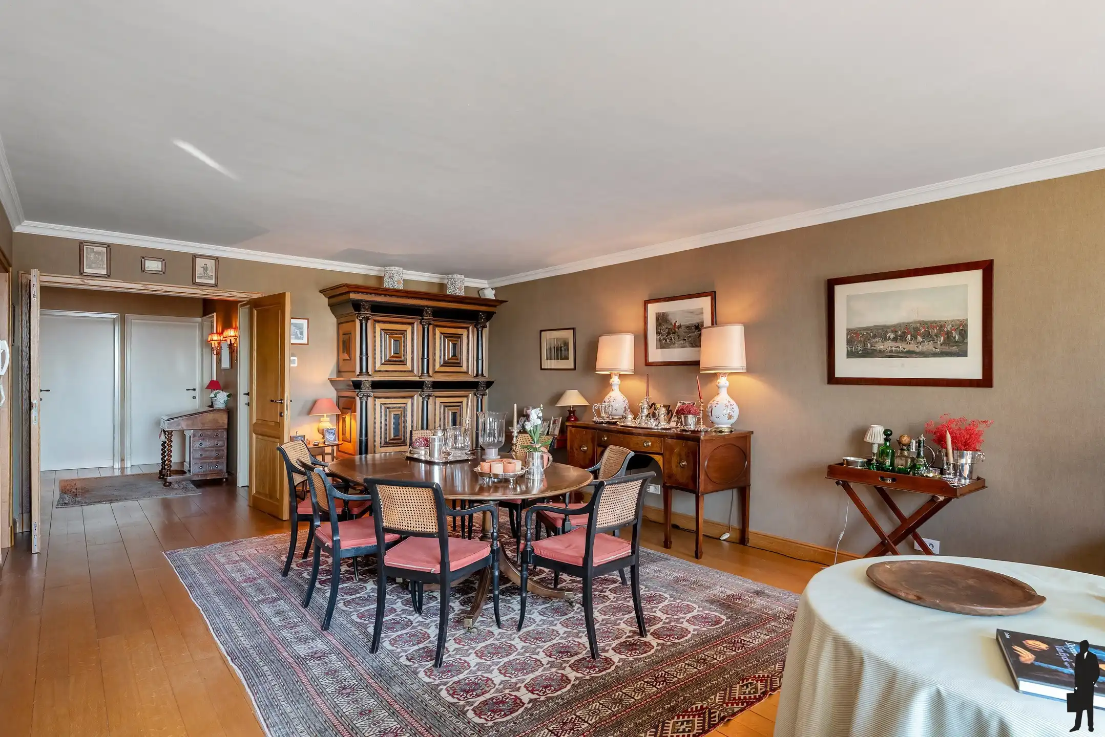 Exclusief appartement van 244m² op de Grote Markt foto 4