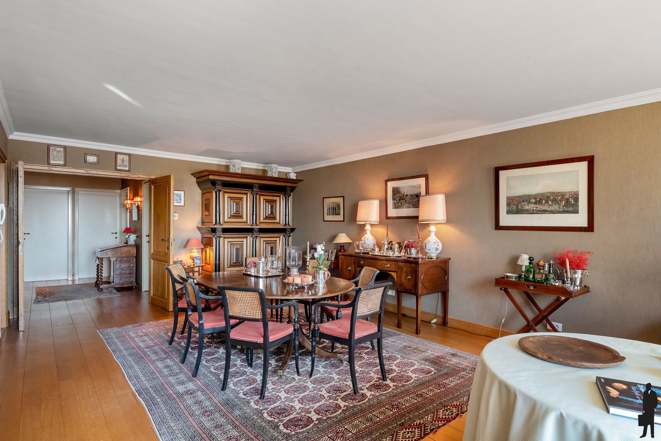 Exclusief appartement van 244m² op de Grote Markt foto 4