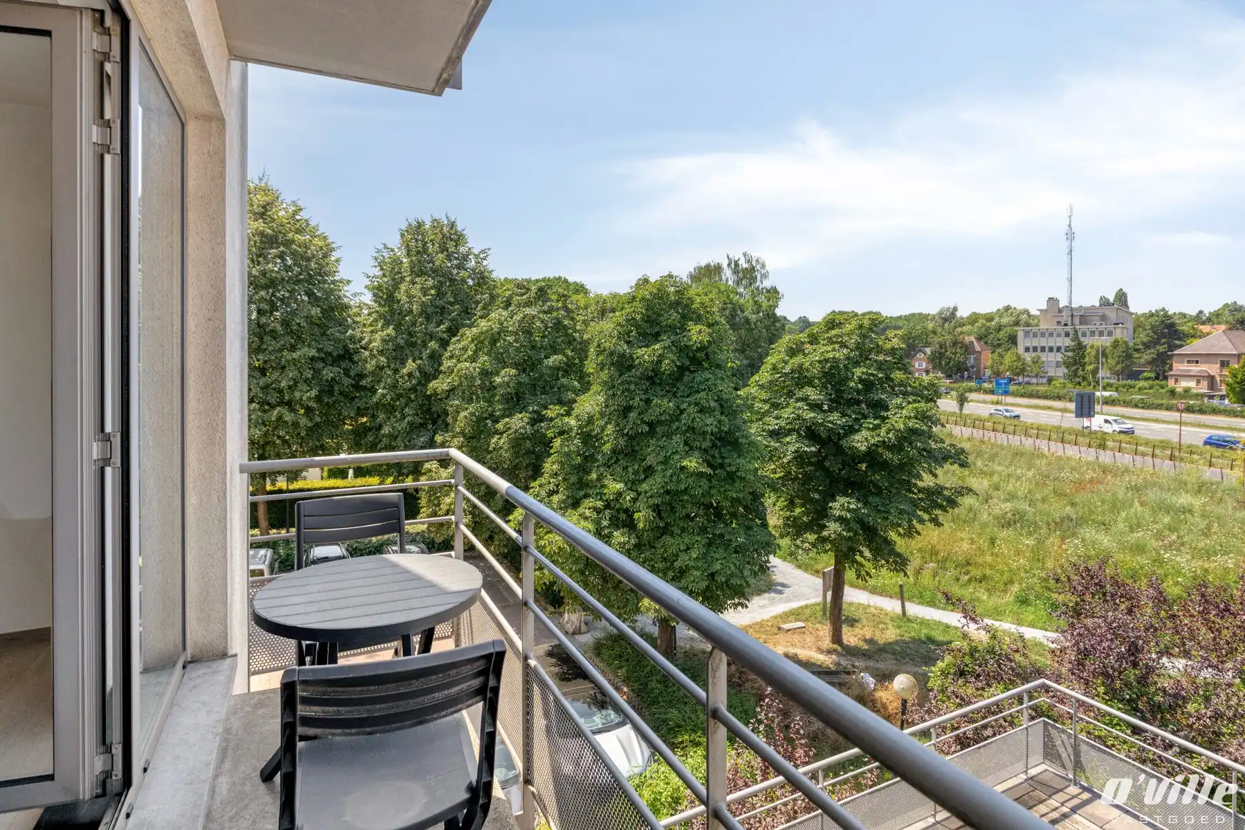 Modern stijlvol appartement strategisch gelegen op 5 km van de NATO foto 3