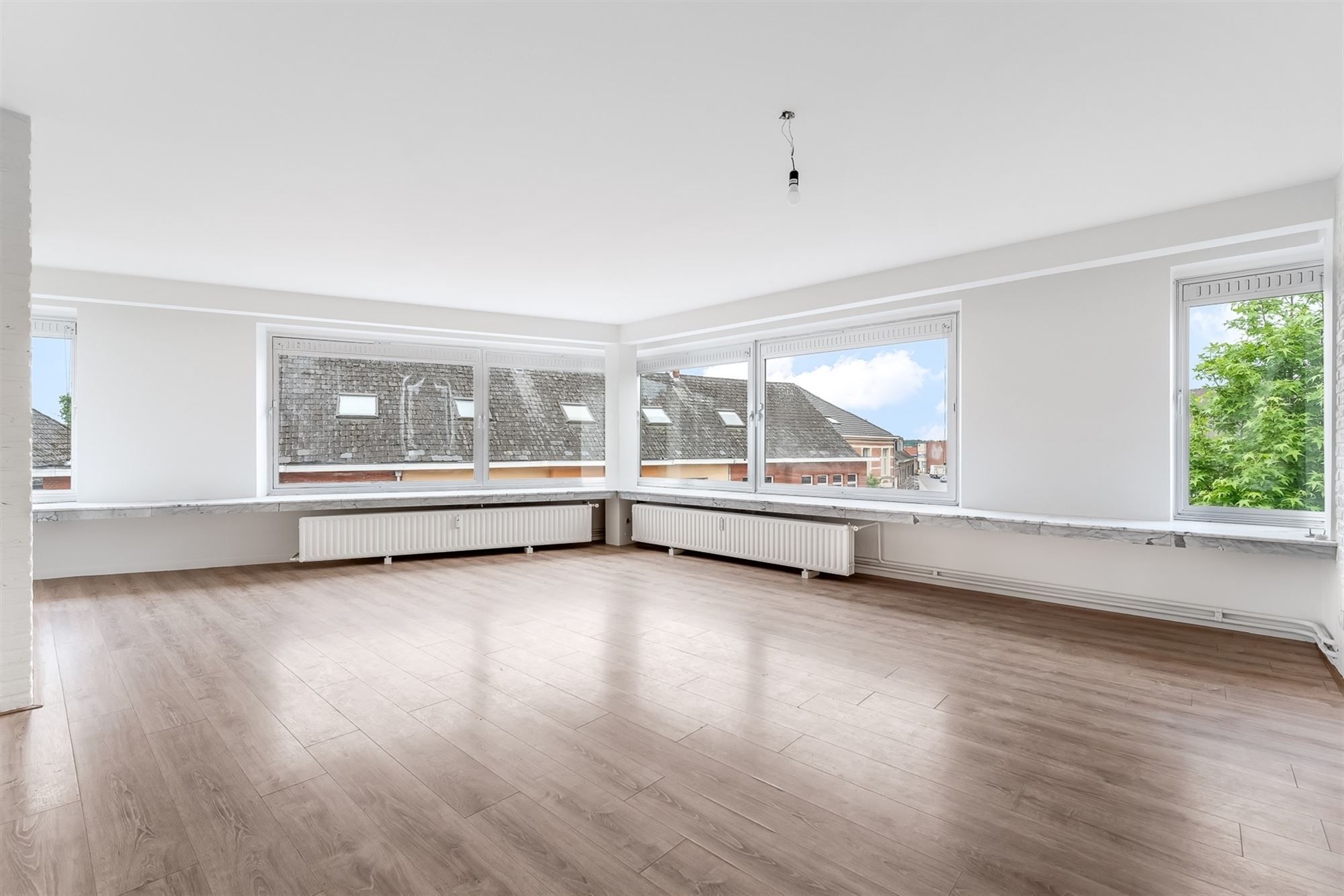 GERENOVEERD APPARTEMENT MET 2 SLPKS EN LIFT IN CENTRUM BALEN foto 2