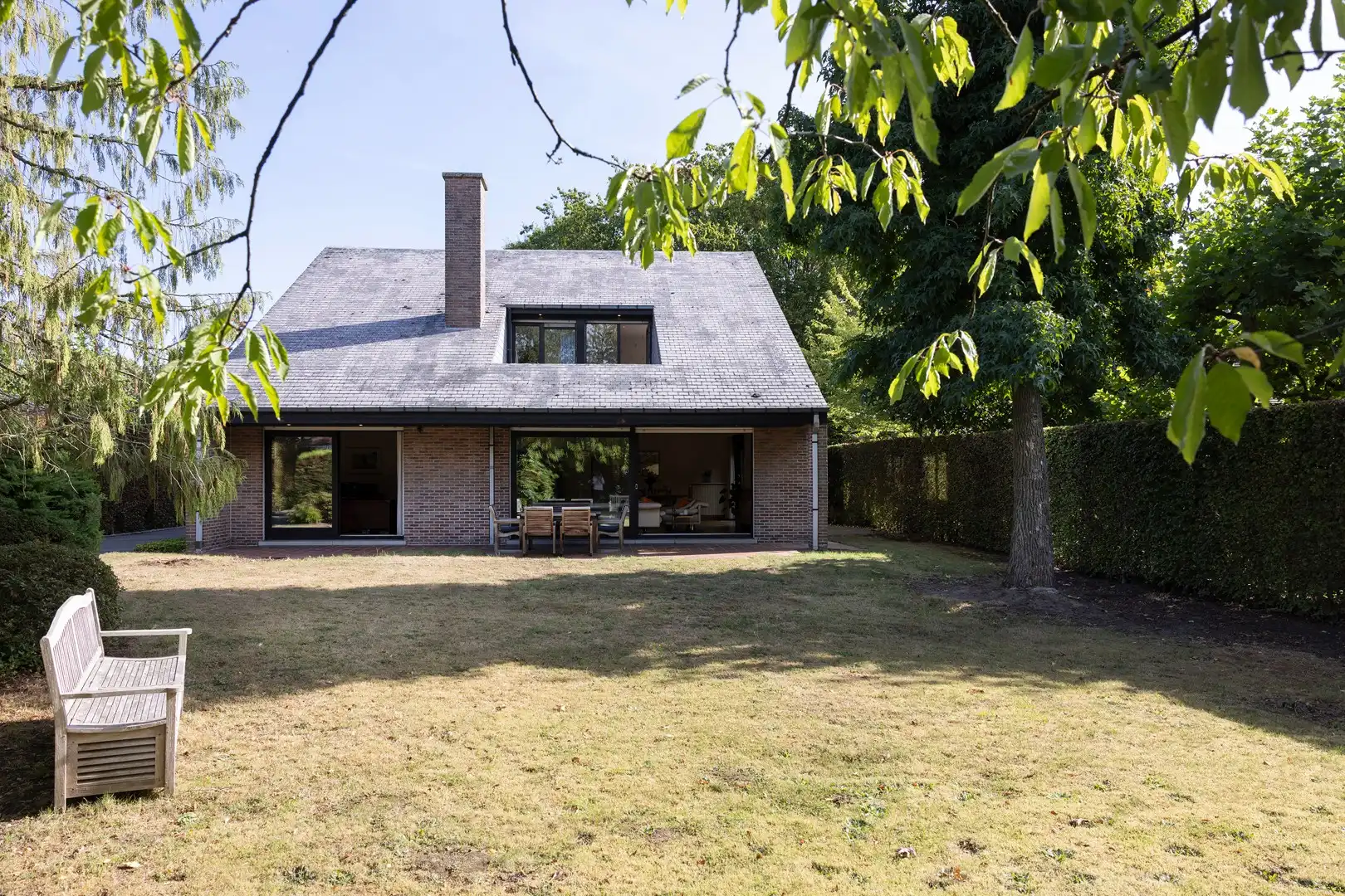 Uiterst residentieel gelegen alleenstaande woning. foto 6
