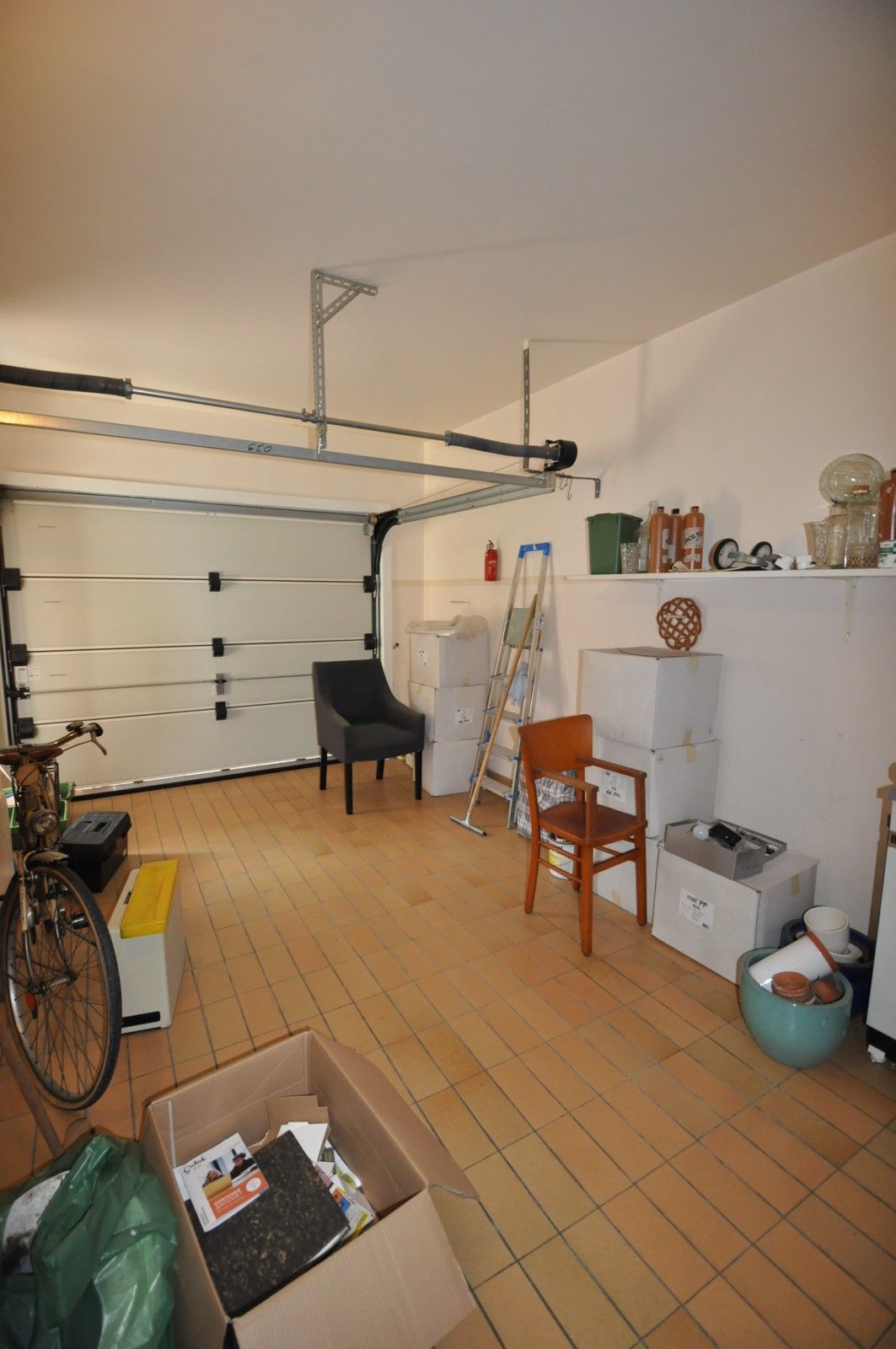 Ruime woning met veel potentieel en grote tuin ! foto 25