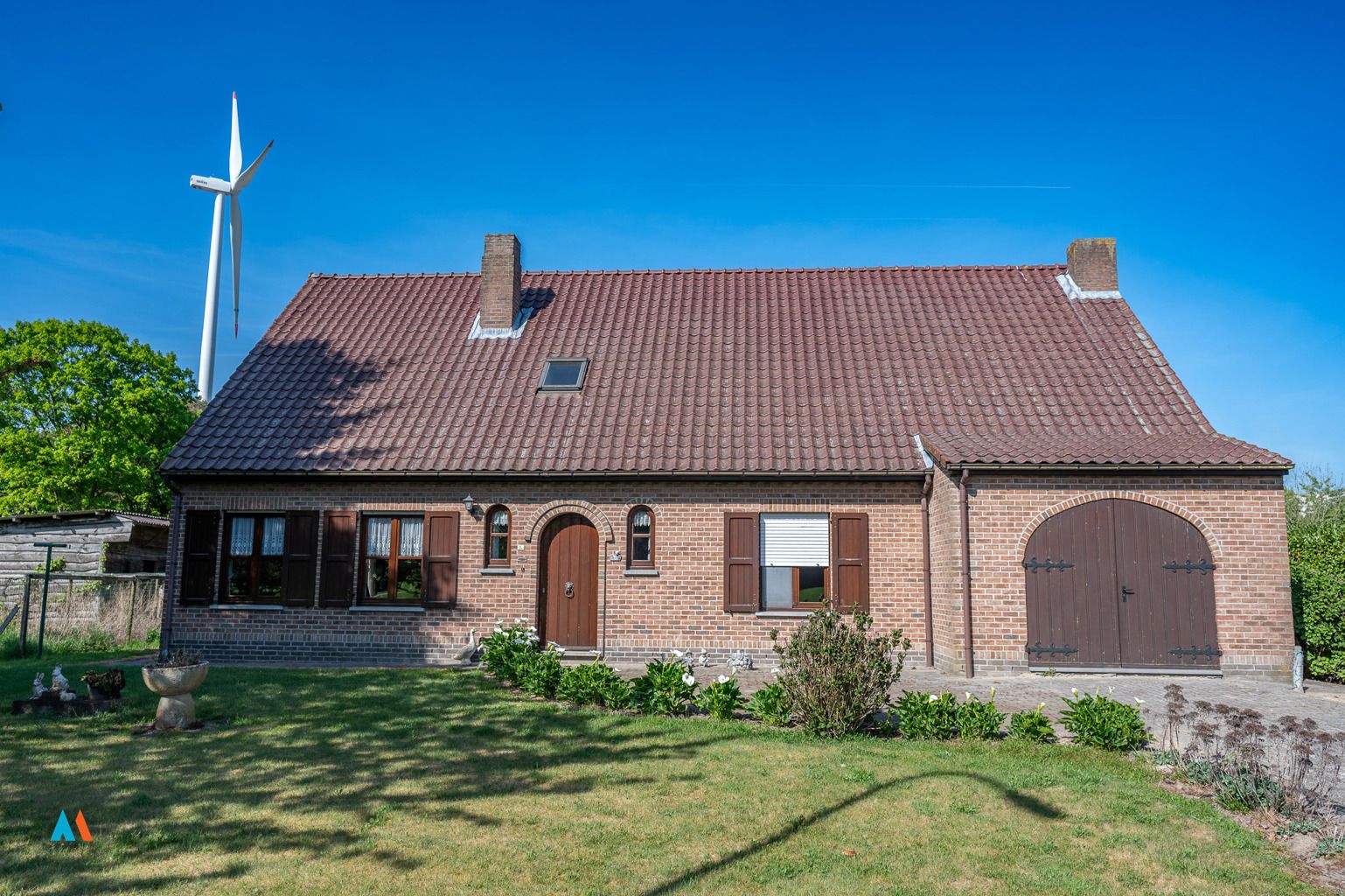 Hoofdfoto van de publicatie: Boerderij met schuur