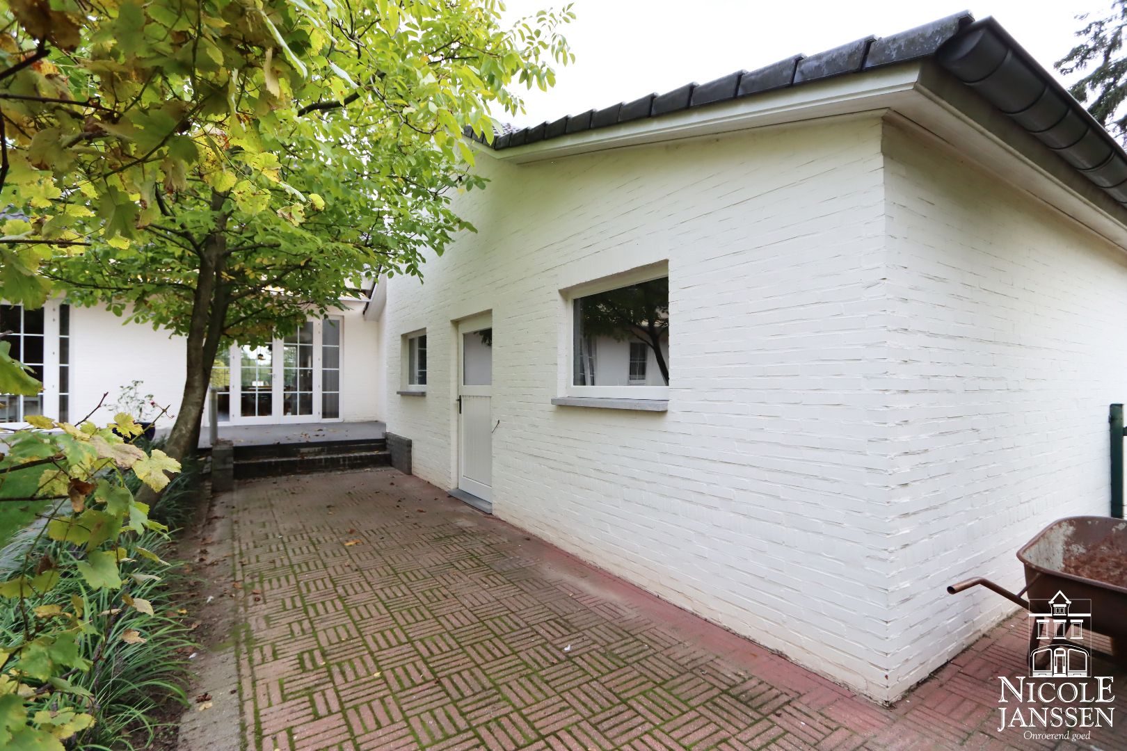 Zeer ruime gezinswoning met vier slaapkamers, inpandige garage en mooie tuin foto 27