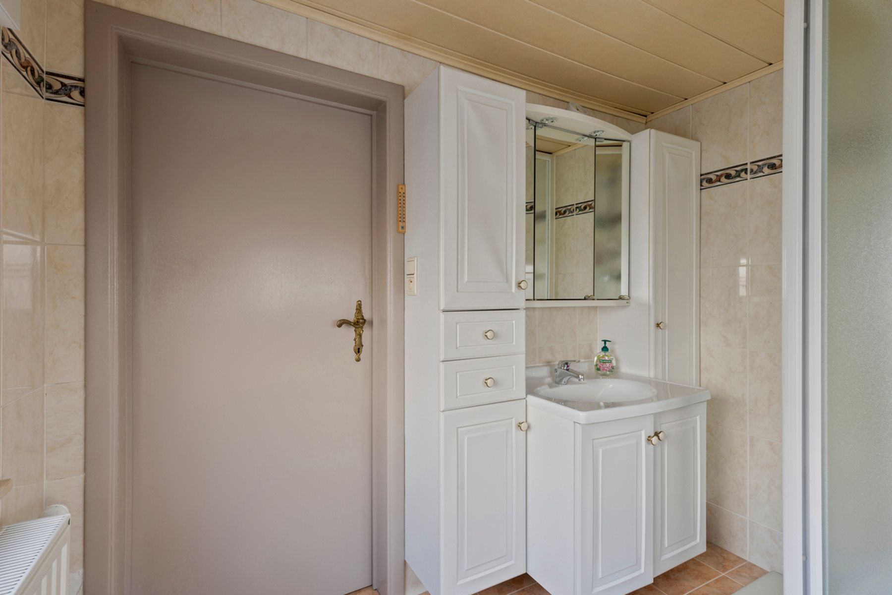 Instapklare centrumwoning met garage en autostaanplaats.  foto 21