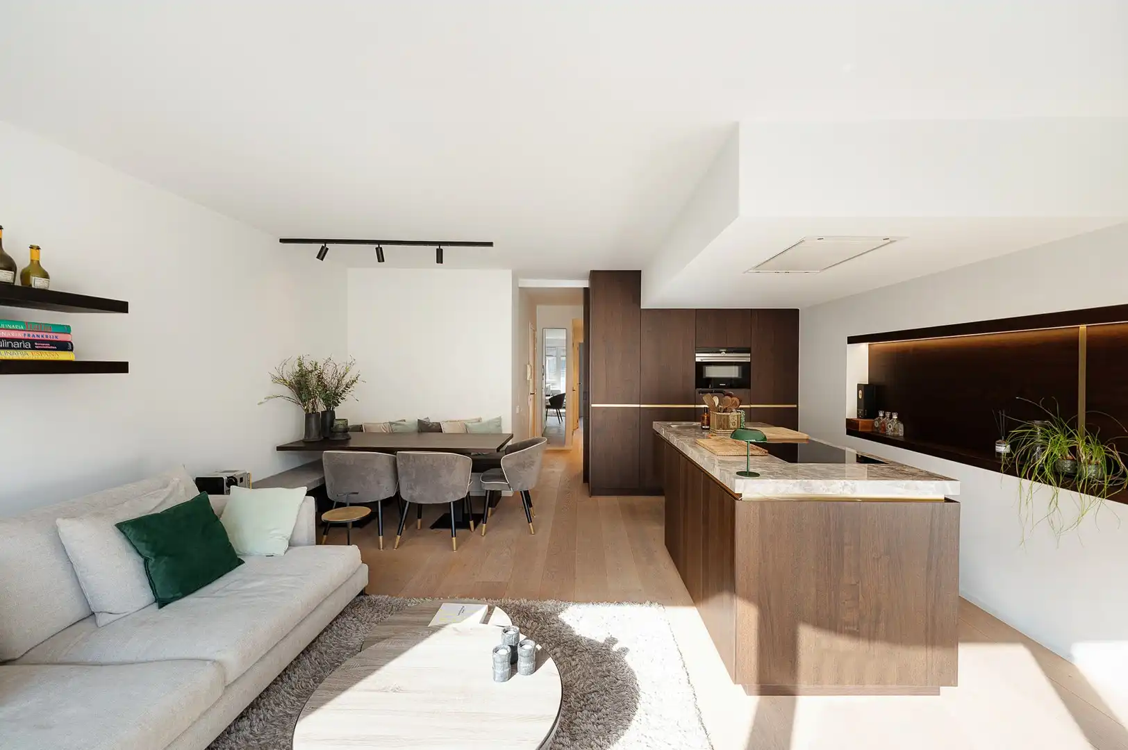 Luxueus gerenoveerd 3-slaapkamerappartement nabij zee. foto 10