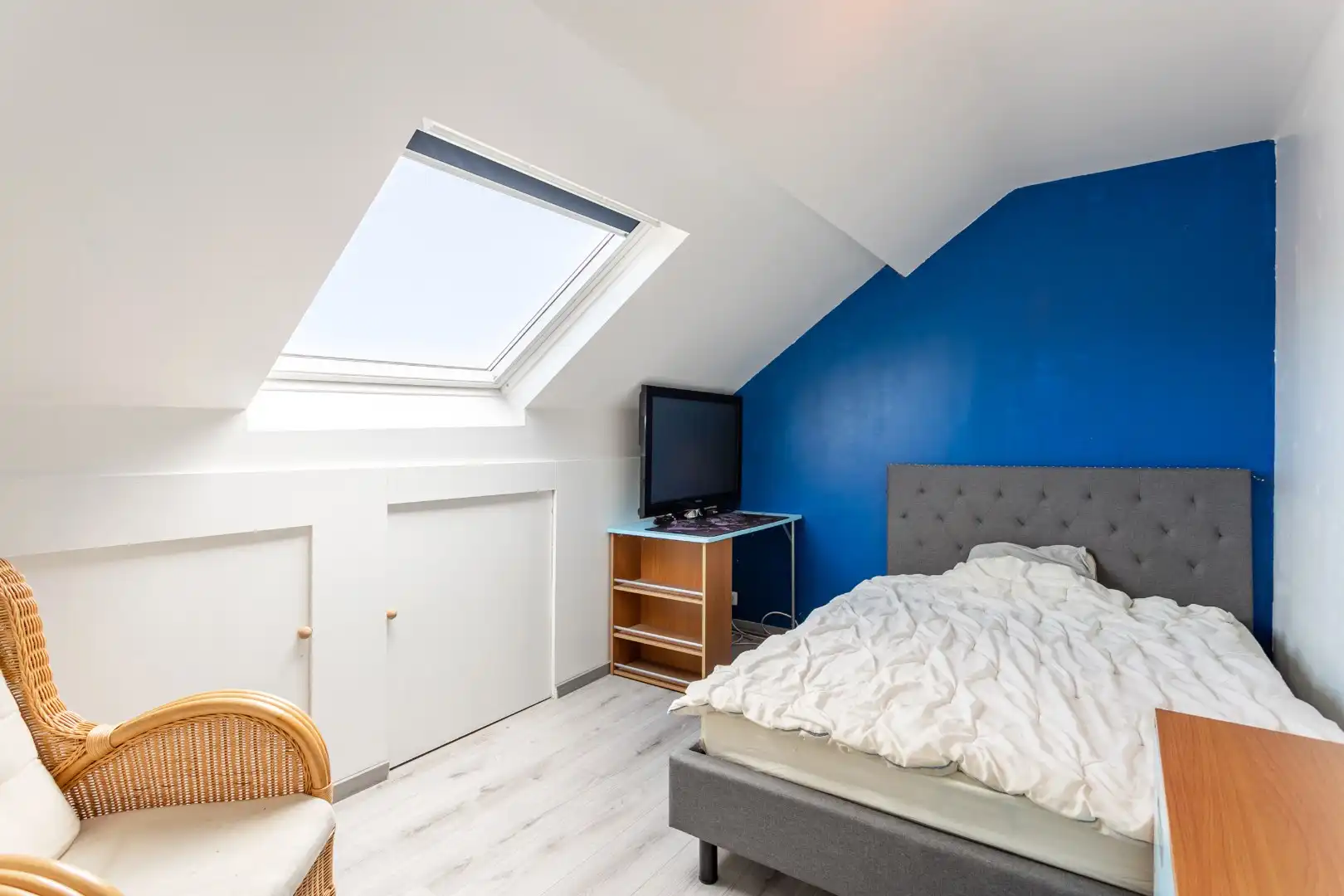 Gerenoveerde woning met 4 slaapkamers en opslagplaats foto 18