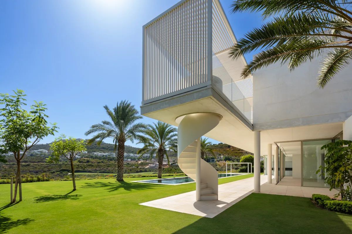 Adembenemende luxe villa met panoramisch uitzicht in exclusief golfresort foto 4