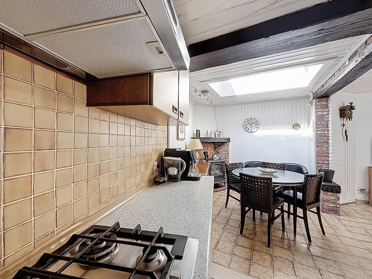 Aangenaam gelegen woning in de mooie vernieuwde H. Consciencestraat te Heist. foto 13