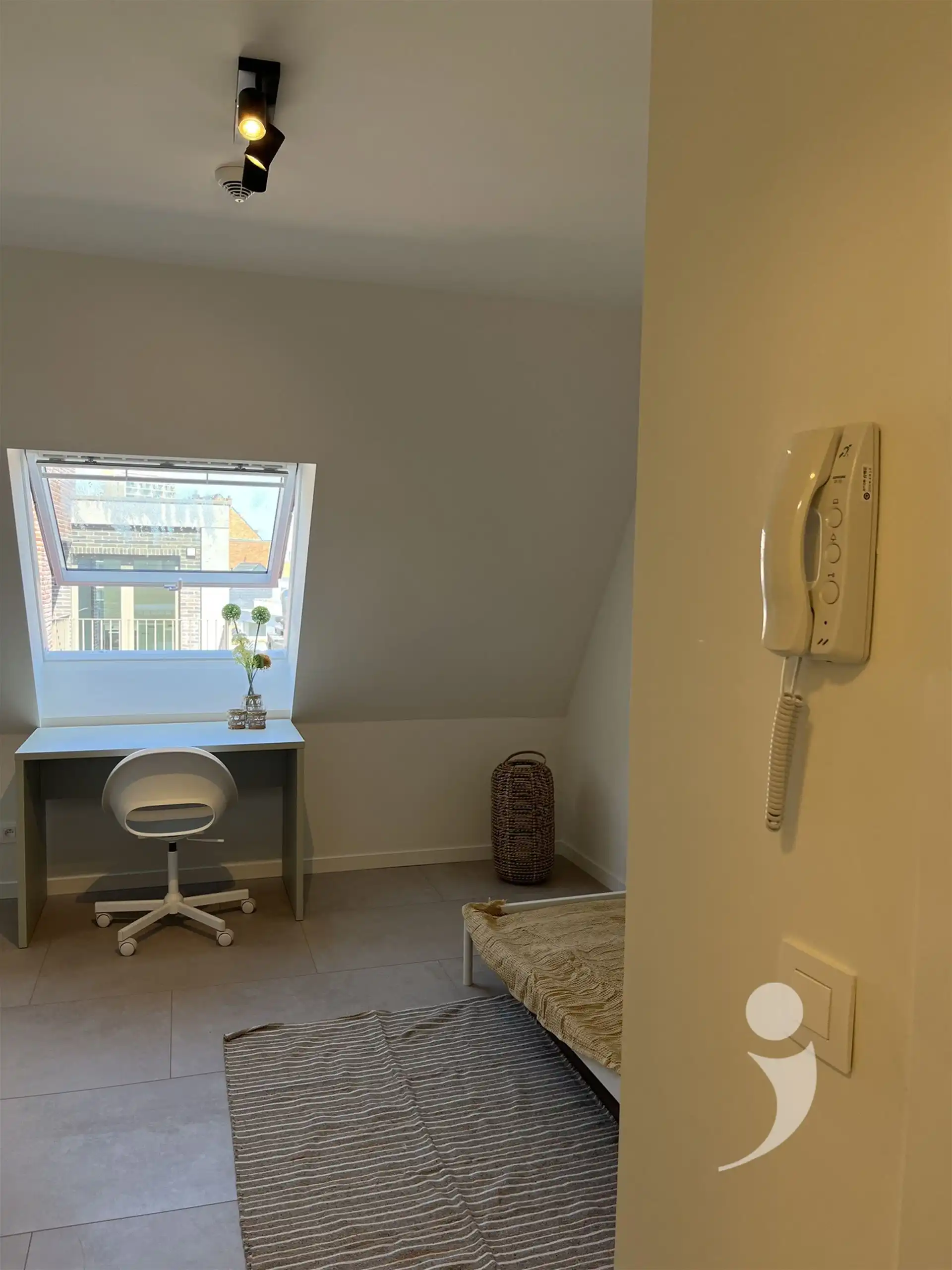 Opbrengsteigendom met 21 kamers en 1 studio foto 20