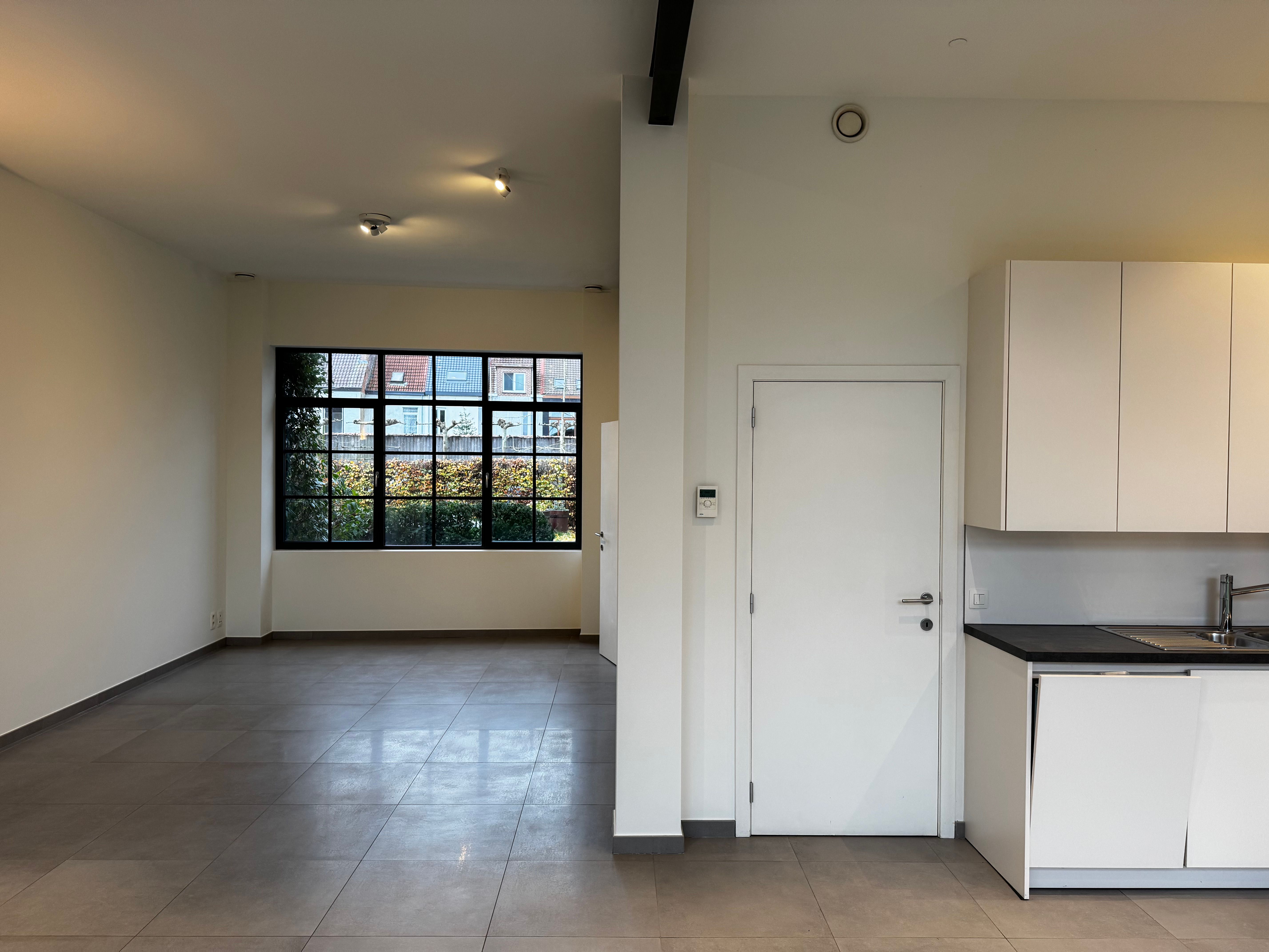 Gerenoveerde woning met 3 slaapkamers en tuin foto 11