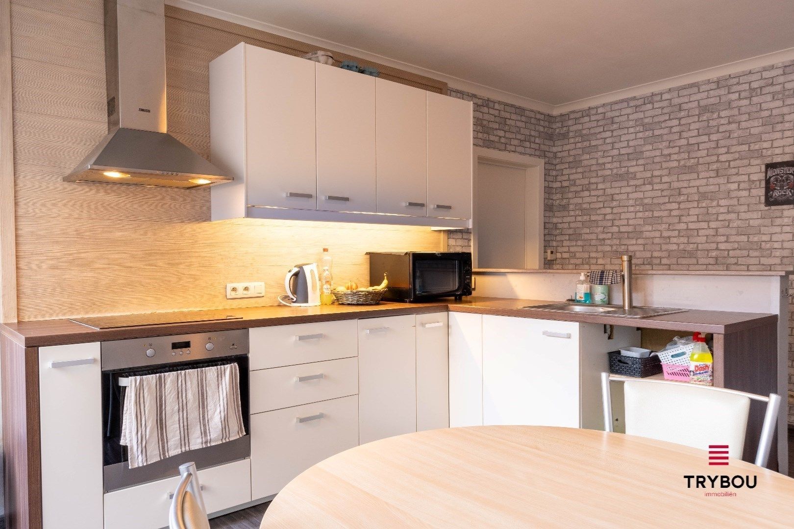 Kwalitatieve karakterwoning met ruime garage, pal in het centrum van Houthulst foto 13