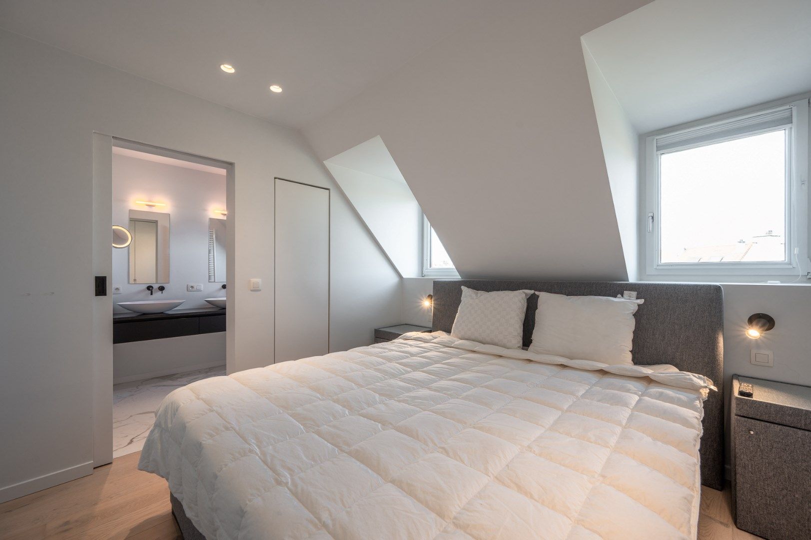 Duplex appartement vlakbij het Rubensplein met zijdelings zeezicht. foto 15