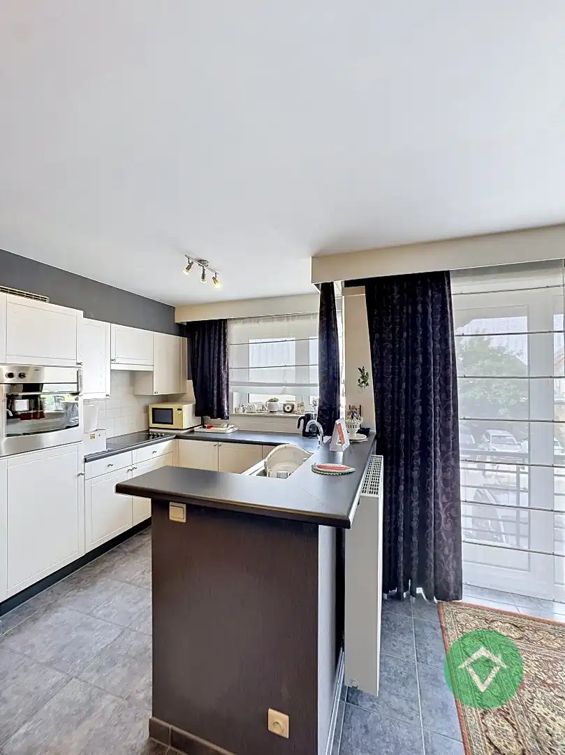 Instapklaar appartement met 2 slaapkamers en garage te Eernegem  foto 4