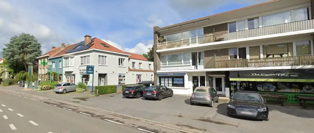 Commercieel gelijkvloers met mezzanine te koop – strategische ligging in Sint-Genesius-Rode foto 4