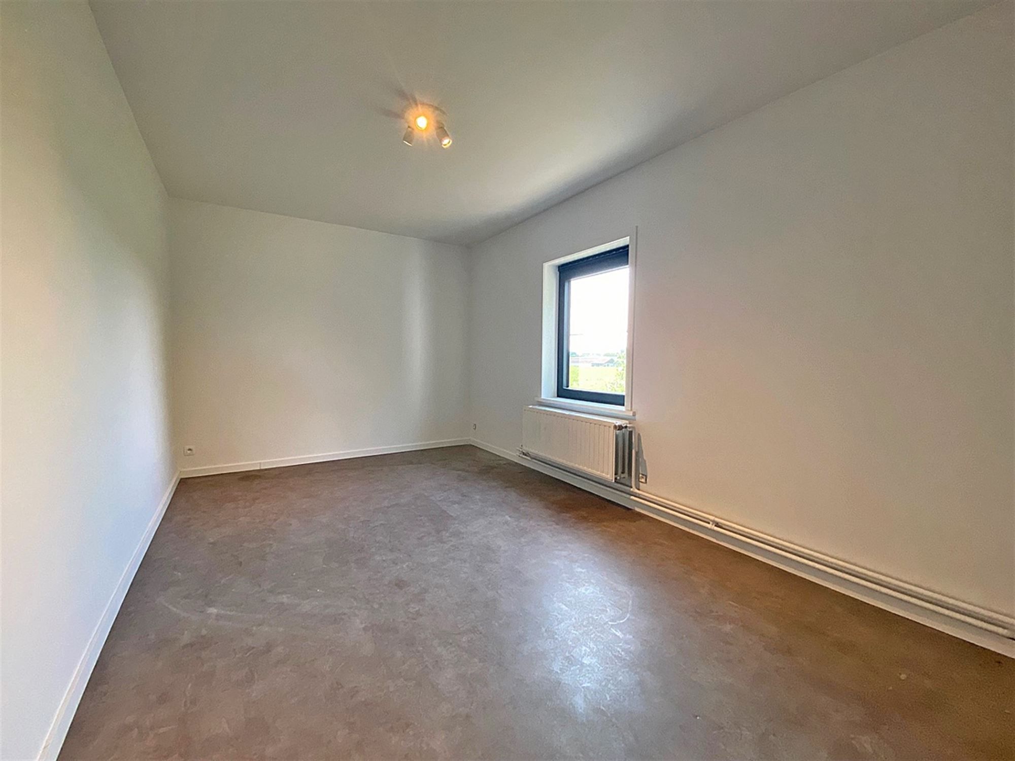 Ruime VERNIEUWDE HALFOPEN BEBOUWING met 4 SLAAPKAMERS ... foto 15