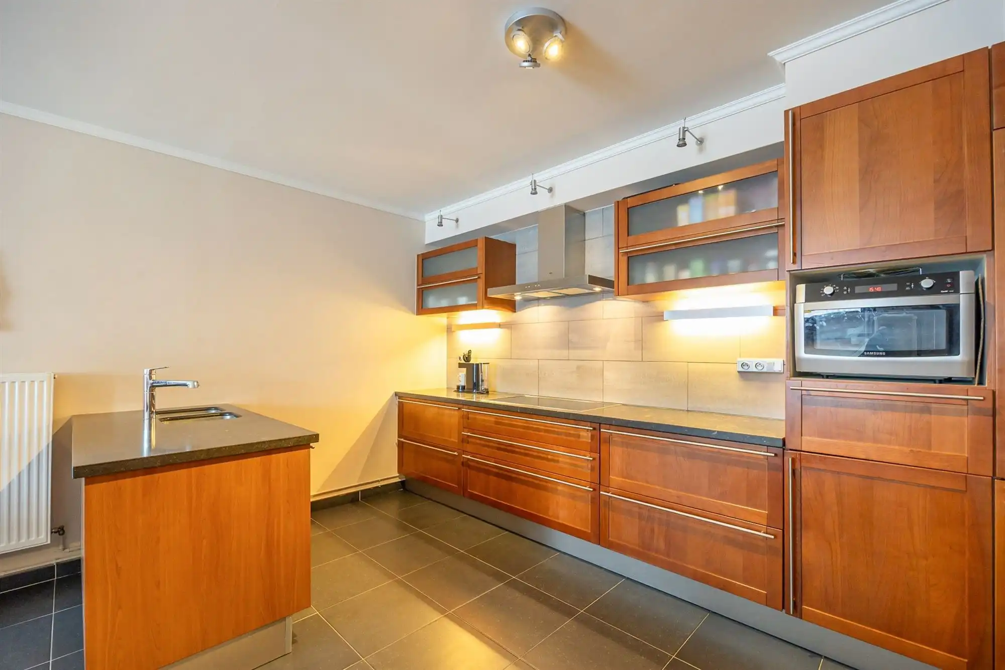 Instapklaar energiezuinig appartement met 2 slaapkamers en terras in Burcht foto 8