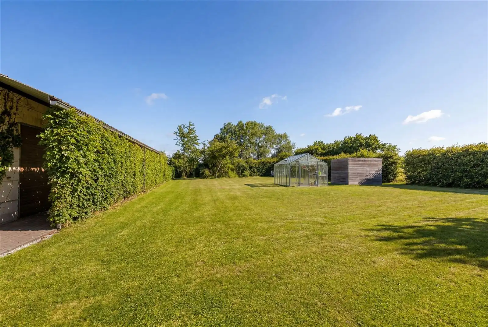 INSTAPKLARE VILLA MET LOODS TE ZWALM foto 13
