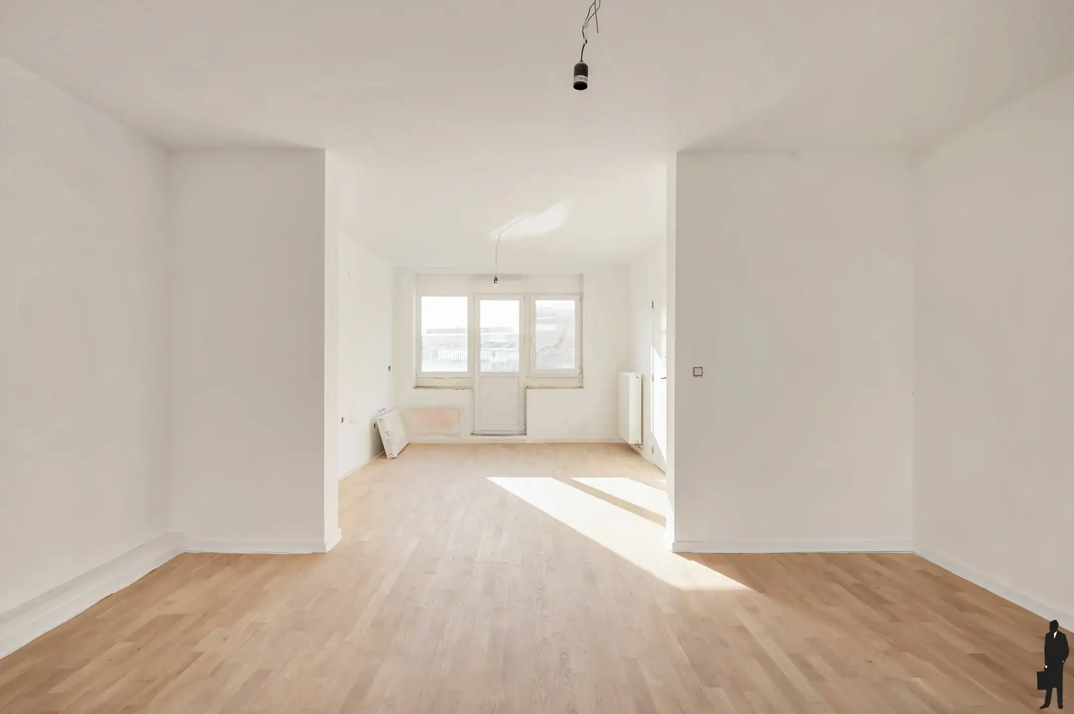 Handelsgelijkvloers met gerenoveerde triplex in het centrum! foto 13